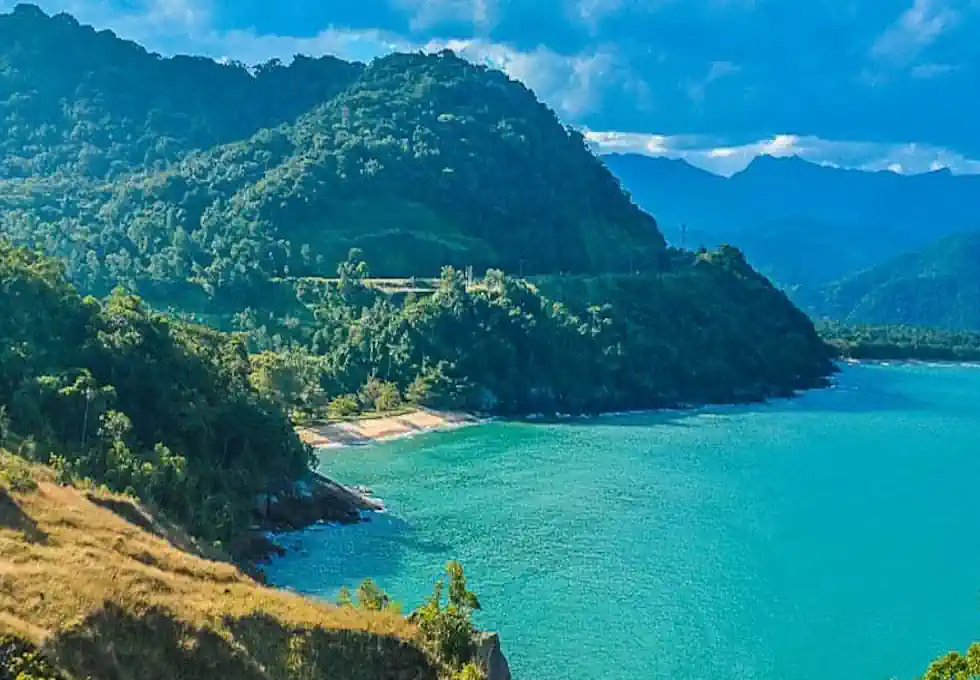 Conheça a Praia do Meio em Ubatuba