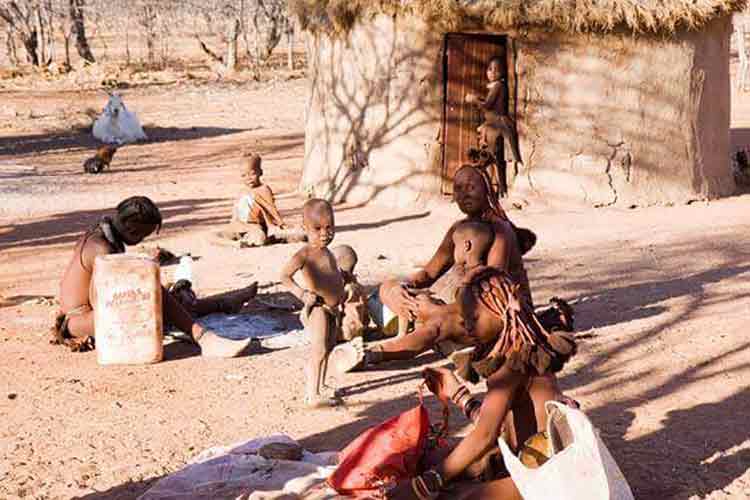 Tribo Himba um dos últimos povos seminômades da África