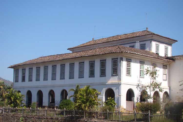 Conheça Minas e a Histórica Fazenda Santa Clara com suas 365 janelas