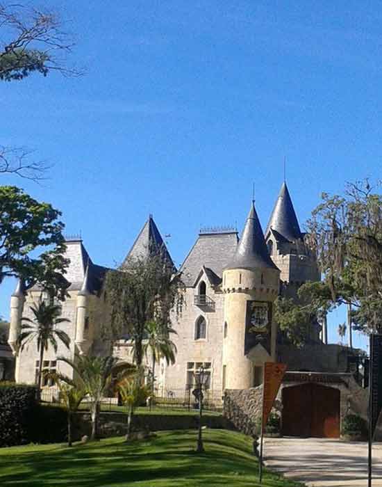 Conheça o Castelo de Itaipava