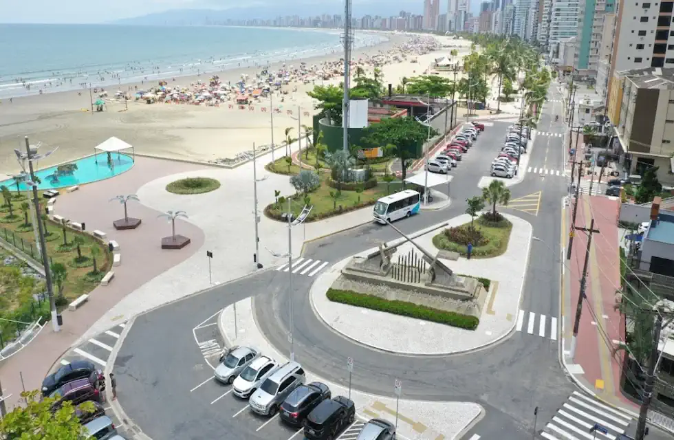 Praia do canto do forte 1
