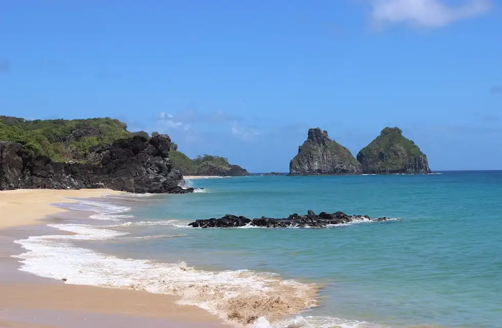 Conheça a Praia do Americano em Fernando de Noronha: Avaliando se é Boa para Banho 2 Praia do Americano em Fernando de Noronha