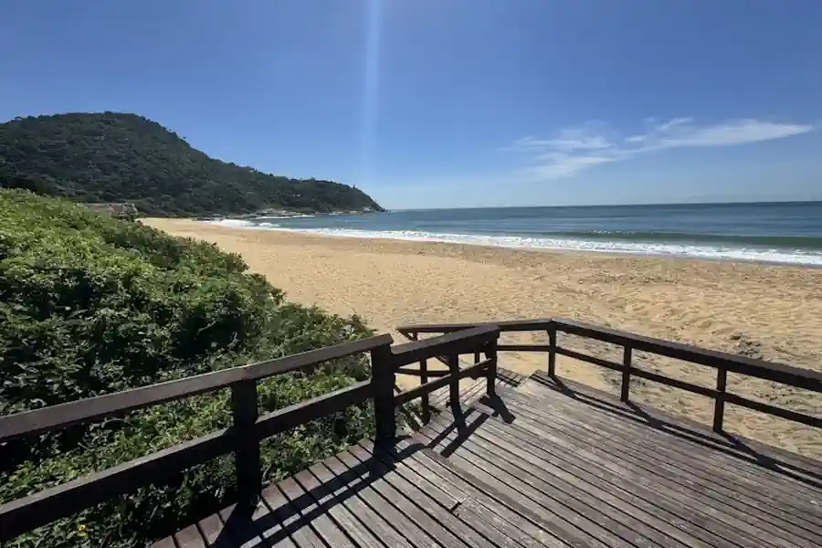 Praia do Estaleiro em Balneário Camboriú
